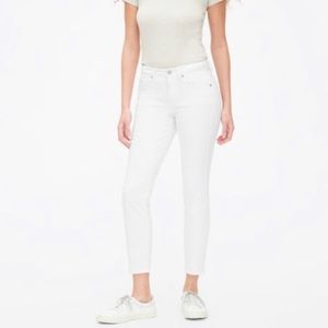 White curvey true skinny gap jeans